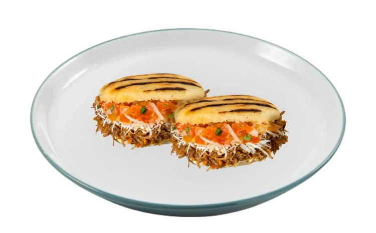 AREPAS CON CARNE DESMECHADA